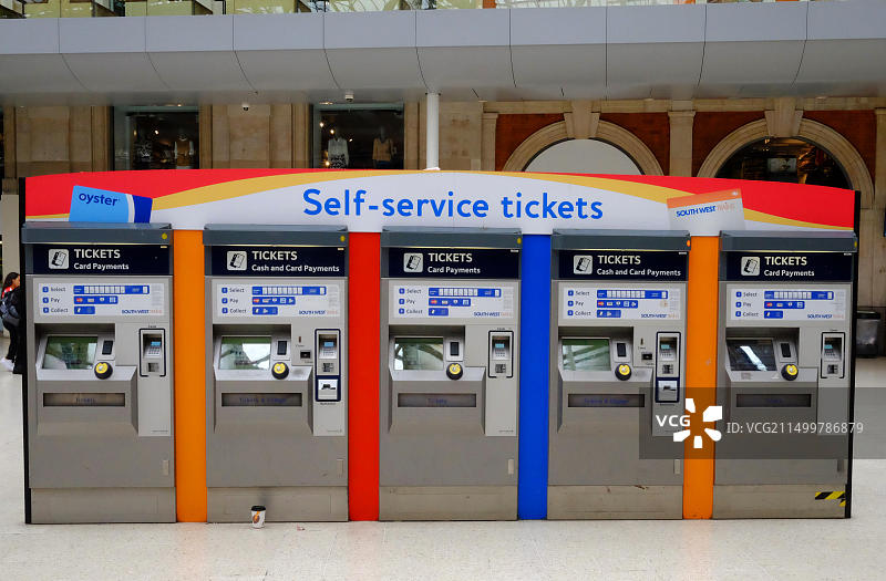 伦敦滑铁卢车站：因改善工程关闭站台，2017年8月16日脱轨事故更添混乱图片素材