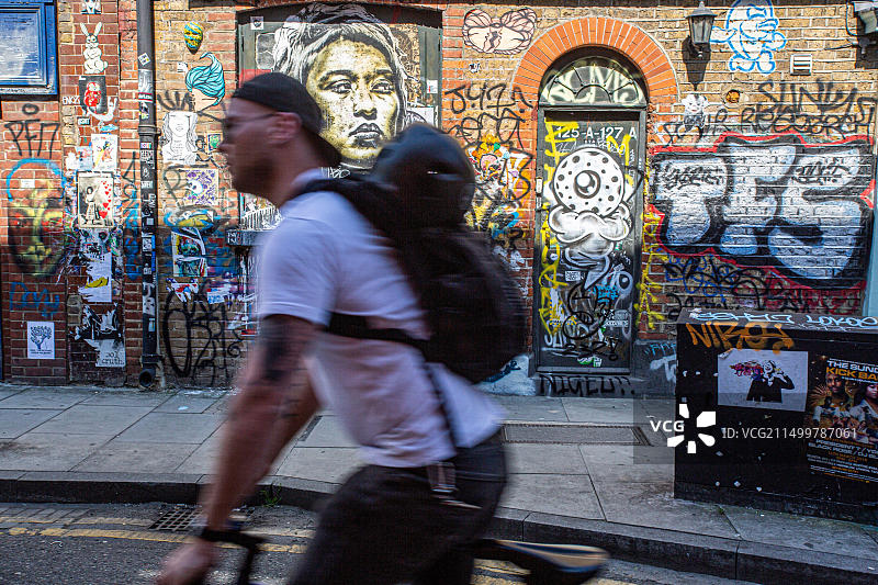 参观东伦敦砖巷市场街头艺术和涂鸦图片素材