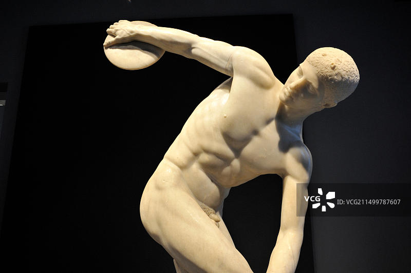 意大利罗马马西莫宫罗马国家博物馆：掷铁饼者雕像图片素材