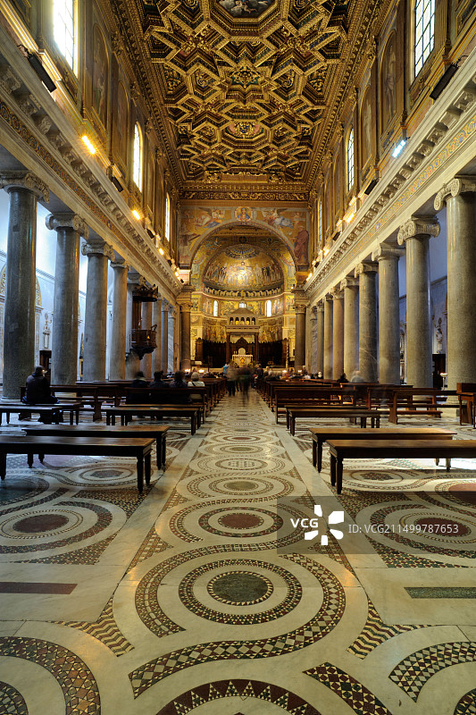 意大利罗马特拉斯提弗列的圣玛丽亚大教堂内部图片素材