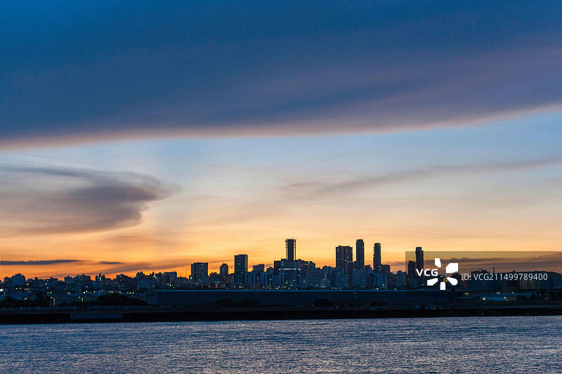 哥伦比亚巴兰基亚城市天际线。巴兰基亚是哥伦比亚大西洋省的首府，也是该国第四大城市。图片素材