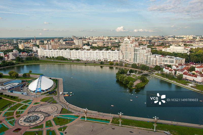 从明斯克观景餐厅露台看到的明斯克和斯维斯洛奇河图片素材