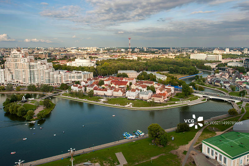 从明斯克观景餐厅露台看到的明斯克和斯维斯洛奇河图片素材