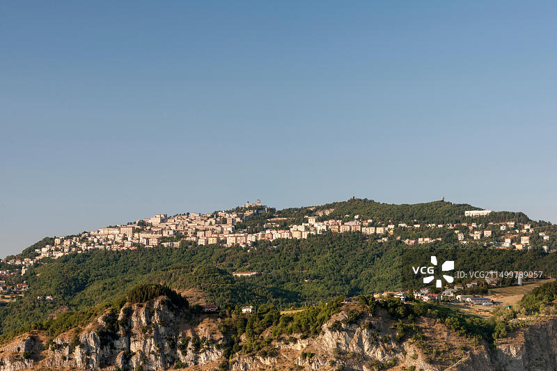 蒂塔诺山及圣马力诺共和国首都景色图片素材