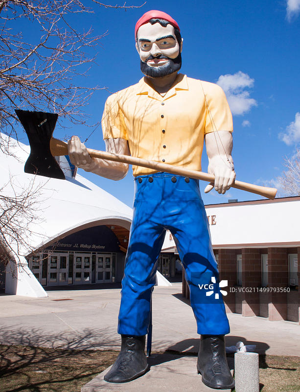 弗拉格斯塔夫北亚利桑那大学的保罗·班扬消音器人图片素材