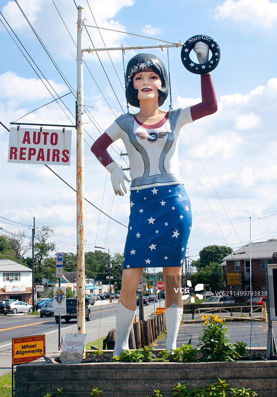 优耐陆女孩Nitro在新泽西布莱克伍德车库图片素材