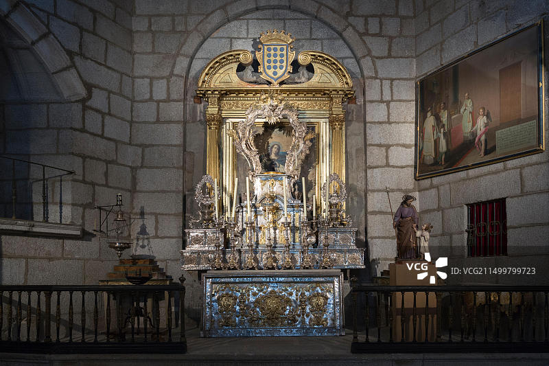 西班牙阿维拉罗马天主教大教堂内的文艺复兴时期小教堂图片素材