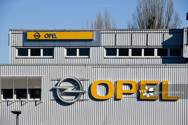 欧宝Kadea汽车，德国柏林威默斯多夫区塞内纳大街图片素材