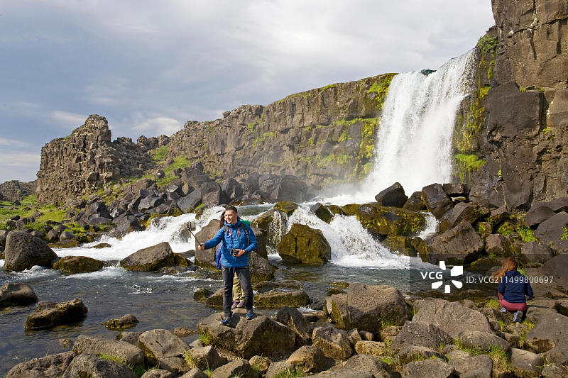 冰岛南部辛格韦德利国家公园的欧克萨拉河上的欧克萨拉尔瀑布图片素材