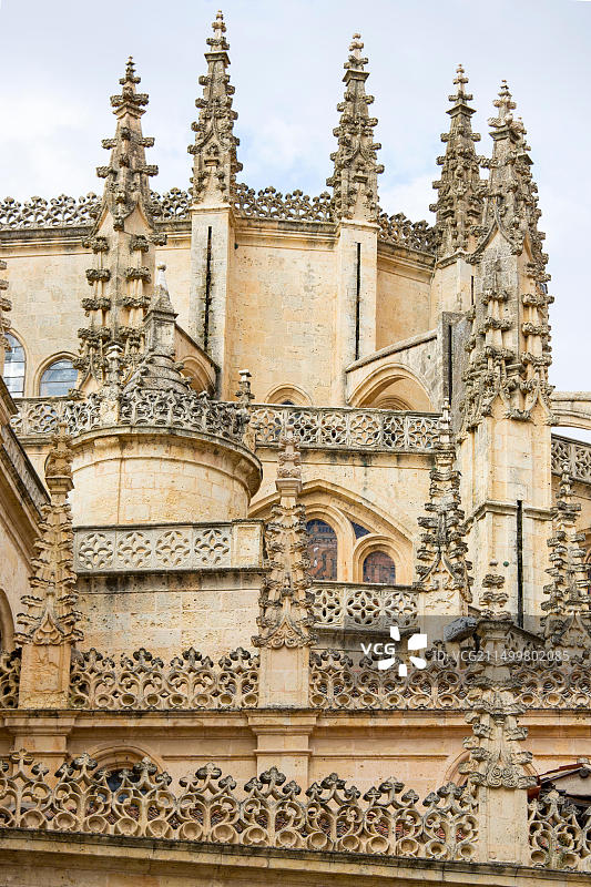 西班牙塞哥维亚哥特式罗马天主教大教堂的传统建筑细节图片素材