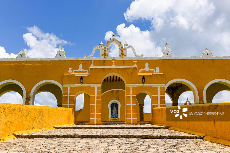 墨西哥尤卡坦伊萨马尔著名的圣安东尼奥德帕多瓦修道院图片素材