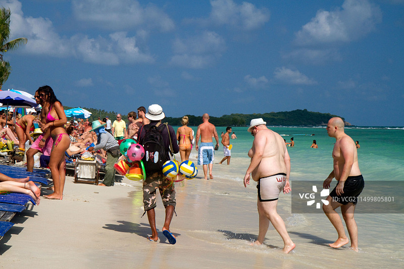 泰国苏梅岛查汶海滩的游客图片素材