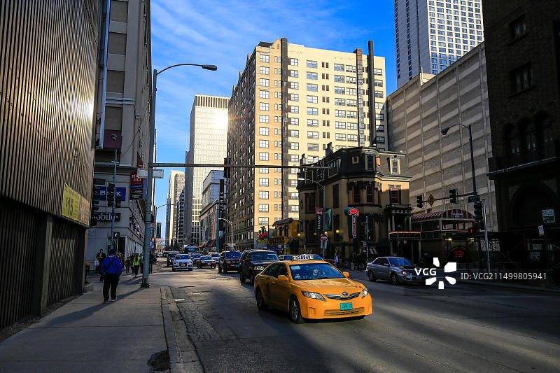 美国伊利诺伊州芝加哥街景：出租车与环线图片素材