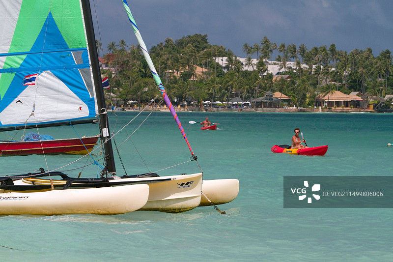 泰国苏梅岛查汶海滩的泰国湾双体船图片素材