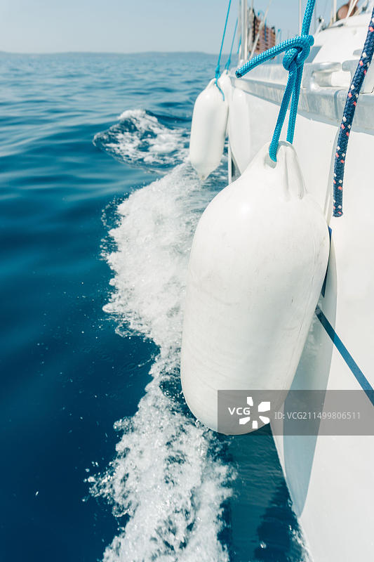 帆船侧面特写，旅行度假概念图片素材