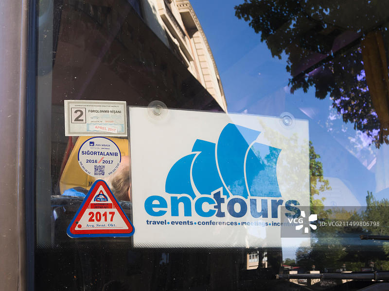 阿塞拜疆观光巴士前窗特写图片素材