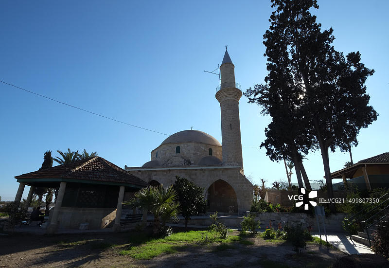 位于塞浦路斯拉纳卡盐湖边缘的哈拉苏丹特克清真寺图片素材
