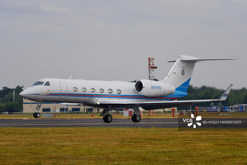 范堡罗航展上的湾流宇航GIV-X G450 N841WS，航空航天，由MILLBURN WORLD TRAVEL SERVICES FIVE INC TRUSTEE拥有图片素材