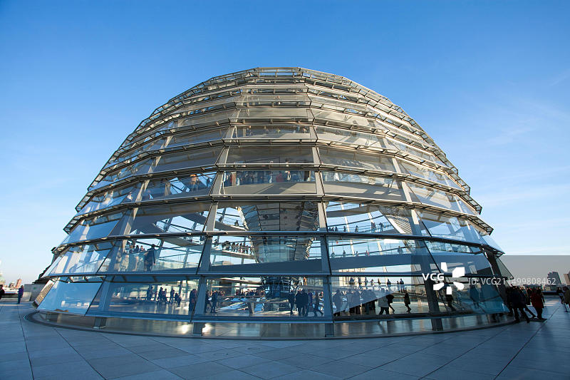 德国柏林国会大厦诺姆·福斯特设计的玻璃穹顶图片素材