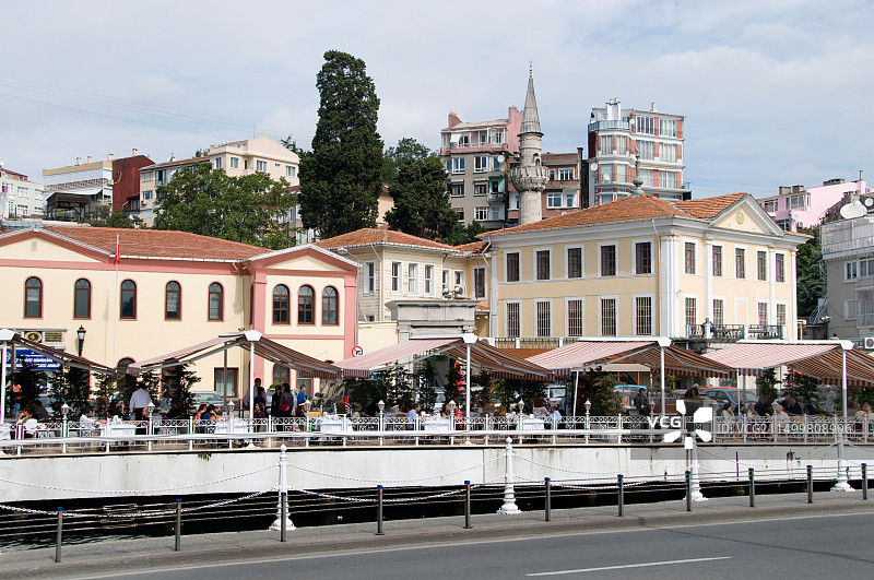 伊斯坦布尔贝贝克博斯普鲁斯海峡，周围环绕着阿纳武特科伊埃蒂勒和鲁梅利希萨勒。它属于贝西克塔斯图片素材