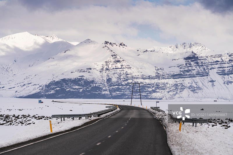 冰岛瓦特纳冰川国家公园的环路或1号公路图片素材