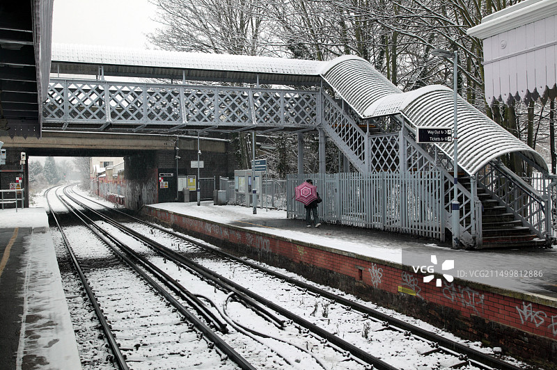 大雪导致交通中断期间的莱德韦尔车站景象图片素材