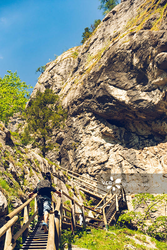 山涧瀑布小径风光图片素材