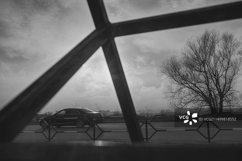 乘汽车旅行黑白构图图片素材
