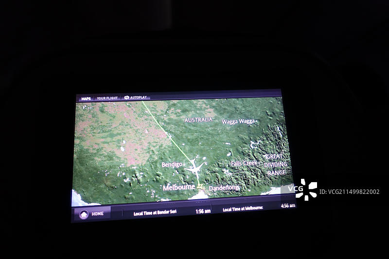 屏幕上显示的航班地图，飞机抵达澳大利亚墨尔本图片素材