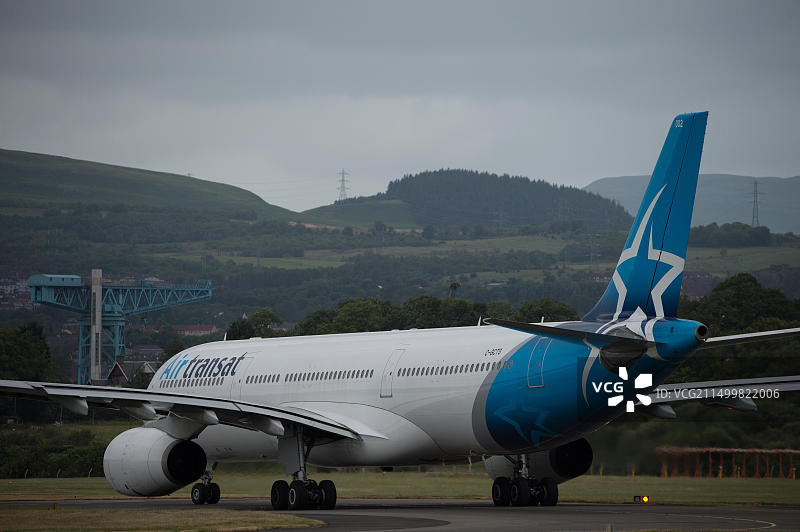 加拿大越洋航空飞越大西洋，从苏格兰伦弗鲁郡格拉斯哥国际机场起飞 - 2018年6月14日图片素材