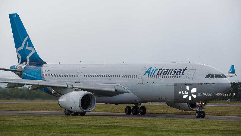 加拿大越洋航空飞越大西洋，从苏格兰伦弗鲁郡格拉斯哥国际机场起飞 - 2018年6月14日图片素材