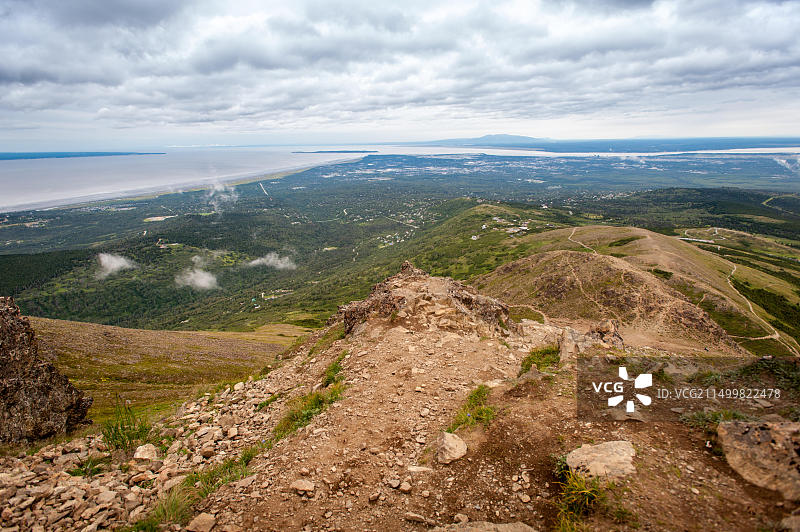 楚加奇山脉安克雷奇附近的平顶山小径图片素材