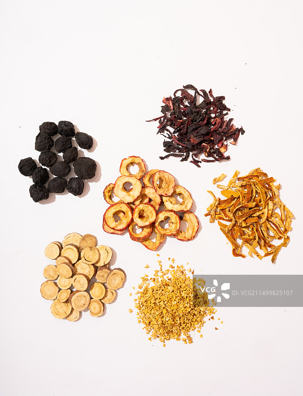 白底上的酸梅汤料图片素材