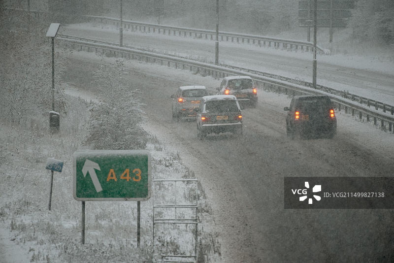 暴雪天气影响出行：凯特灵附近A14公路交通受阻图片素材