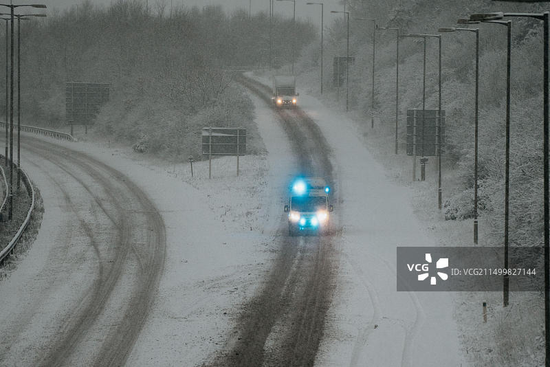 暴雪天气影响出行：凯特灵附近A14公路交通受阻图片素材