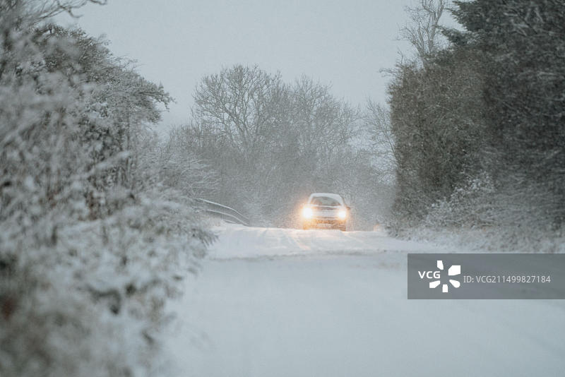 暴雪天气影响出行：凯特灵附近A14公路交通受阻图片素材