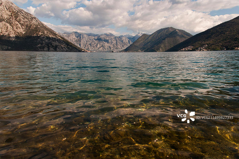 黑山利普西群山和海湾风光：科托尔湾的绝美风光，适合风景摄影和旅行探索图片素材