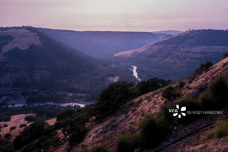 紫色山脉水石风光图片素材