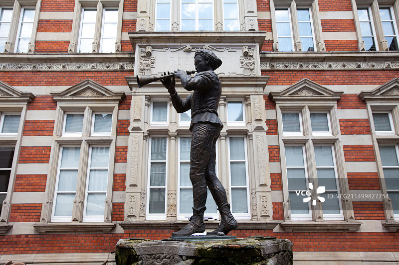 雕塑哈默尔恩的吹笛人德国下萨克森州哈默尔恩图片素材