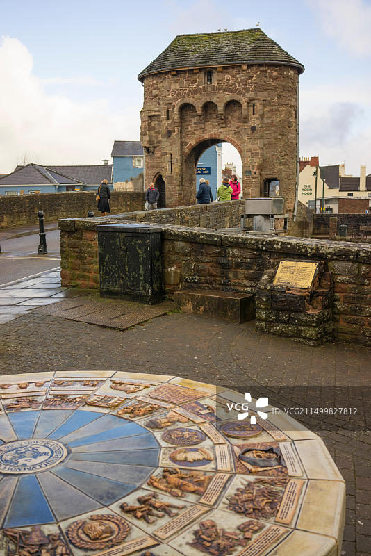 威尔士蒙茅斯的蒙诺桥与千年基座图片素材