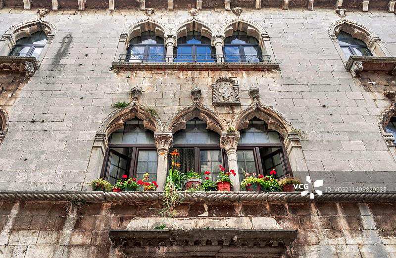 克罗地亚波雷奇德库马努斯街的哥特式宫殿图片素材