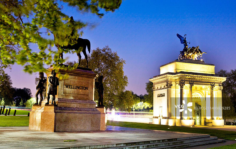 夜晚的惠灵顿拱门，伦敦，英国图片素材