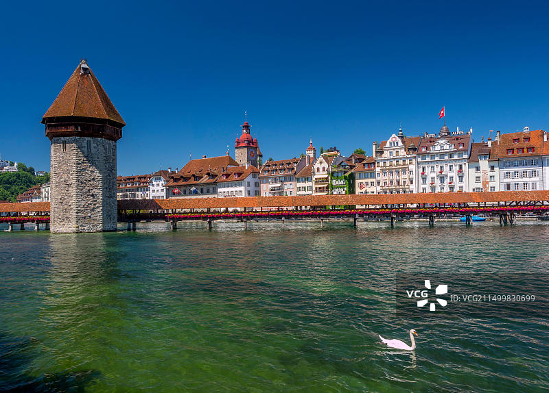 瑞士卢塞恩的教堂桥和水塔图片素材