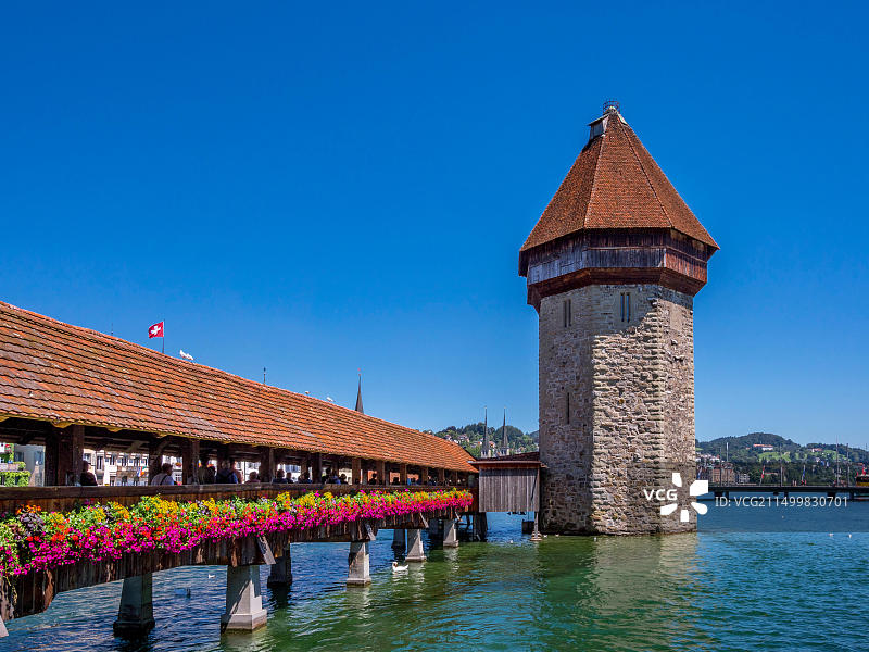 瑞士卢塞恩的教堂桥和水塔图片素材