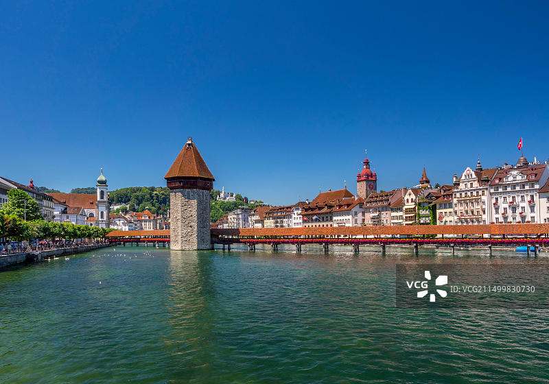 瑞士卢塞恩的教堂桥和水塔图片素材