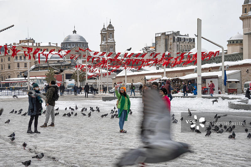 冬季土耳其伊斯坦布尔贝伊奥卢区的塔克西姆广场图片素材