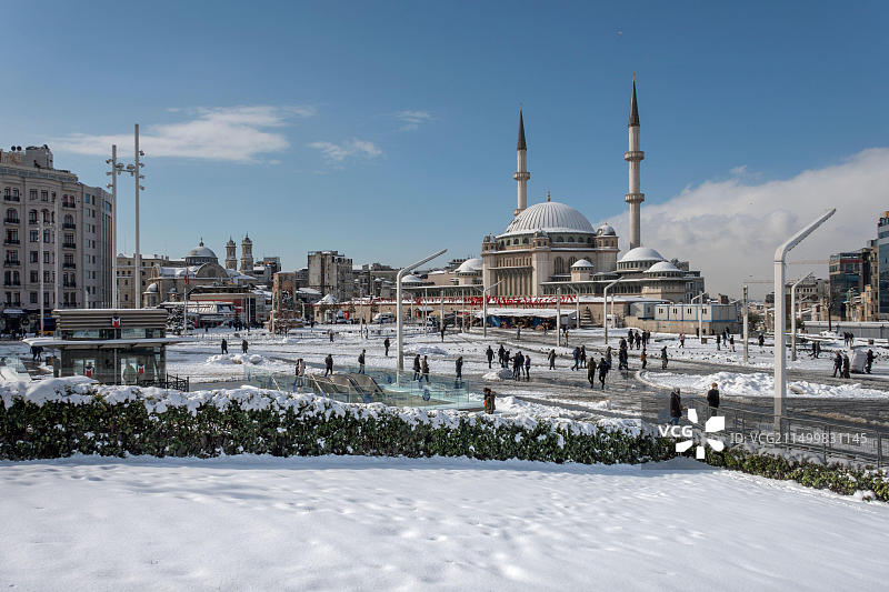 冬季土耳其伊斯坦布尔贝伊奥卢区的塔克西姆广场图片素材