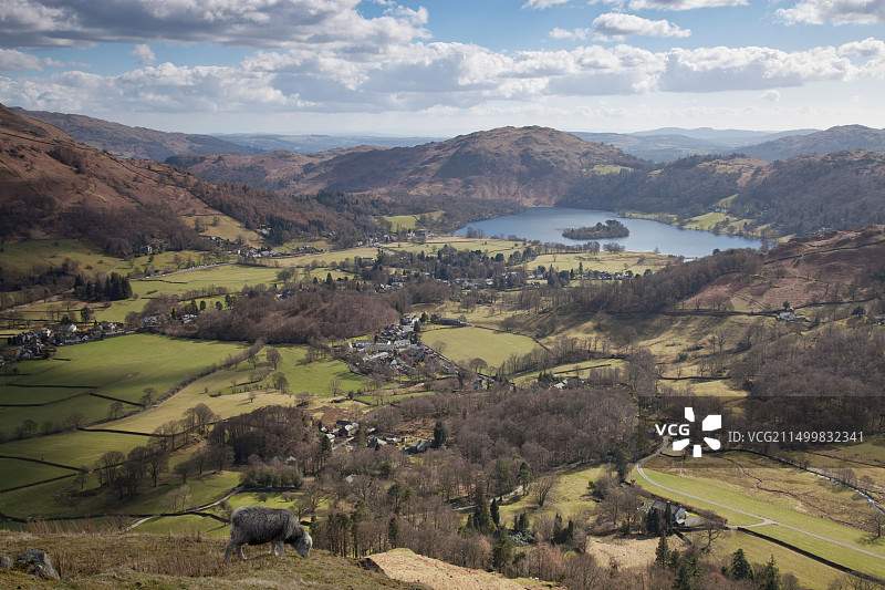 坎布里亚郡赫尔姆克拉格山眺望葛拉斯米尔湖图片素材