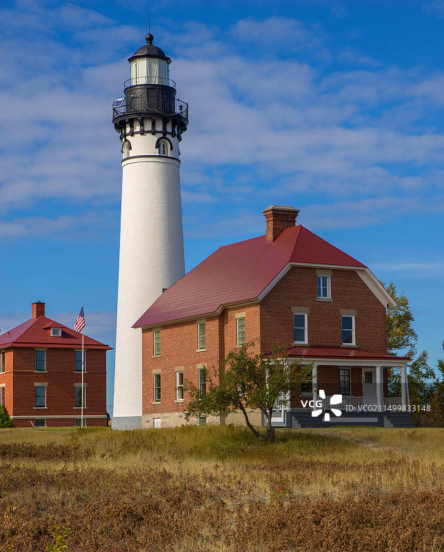 画岩国家湖岸，密歇根州：奥赛布尔灯塔（1874年）的日出图片素材