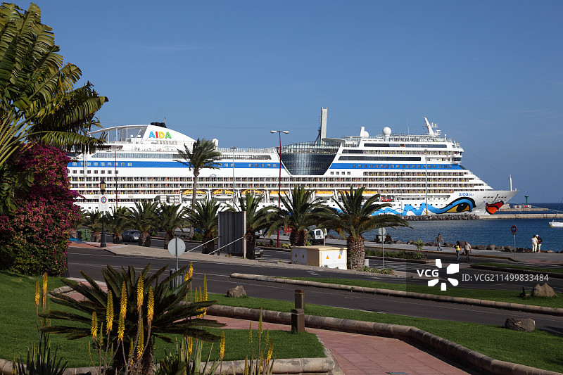 西班牙富埃特文图拉岛，罗萨里奥港的AIDAblu号游轮图片素材